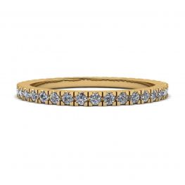 Anillo de eternidad clásico de diamantes pequeños en oro amarillo de 18 k