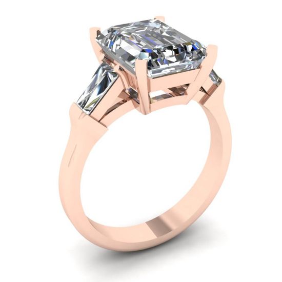 Anillo de compromiso de tres piedras con esmeralda y diamantes de talla baguette en oro rosado,  Ampliar imagen 4
