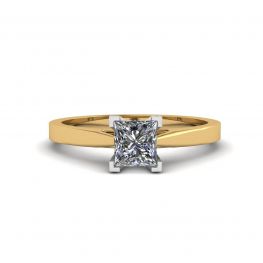 Anillo de estilo futurista con diamantes de talla princesa en oro amarillo