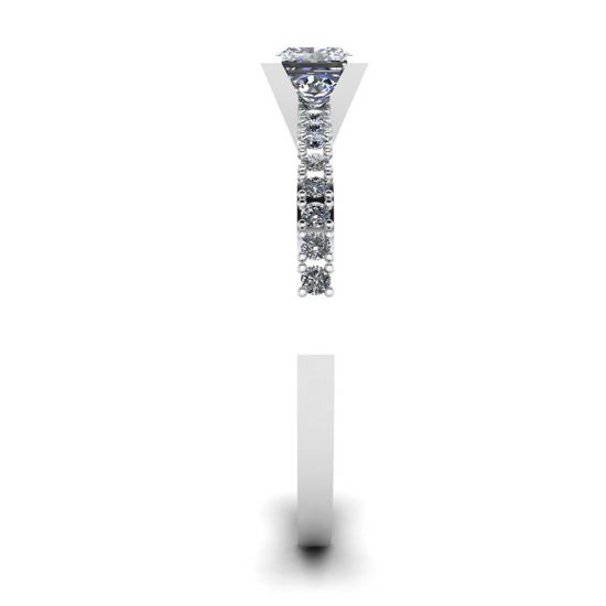 Anillo de diamantes de talla princesa en V con pavé lateral, More Image 1