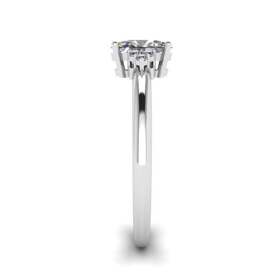 Anillo de diamante ovalado con 3 diamantes laterales, More Image 1