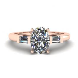 Anillo de oro rosa con diamantes laterales baguettes ovalados
