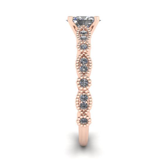 Anillo Estilo Romántico con Diamantes Ovalados en Oro Rosa, More Image 1