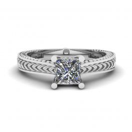 Anillo de diamantes de talla princesa estilo oriental
