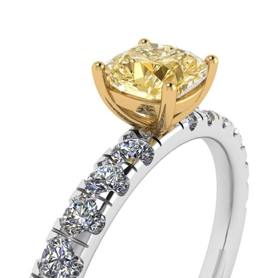 Diamante amarillo cojín de 0,5 ct con anillo de pavé lateral,  Ampliar imagen 2