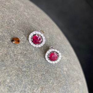 Aretes de rubí con cubierta removible de halo de diamantes en oro rosado - Photo 4