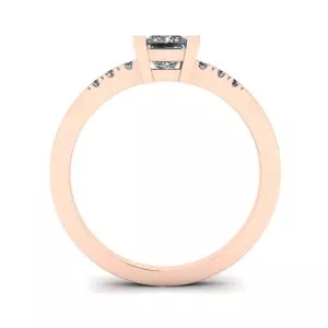 Anillo de diamantes de talla princesa con 3 diamantes laterales pequeños en oro rosa - Photo 1