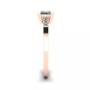 Anillo de diamantes de talla princesa con 3 diamantes laterales pequeños en oro rosa - Photo 2