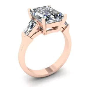 Anillo de compromiso de tres piedras con esmeralda y diamantes de talla baguette en oro rosado - Photo 3
