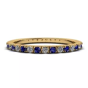 Estilo de anillo de eternidad de diamantes y zafiros con pavé Riviera en oro amarillo