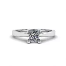 Anillo de diamantes de talla princesa estilo futurista