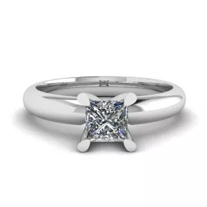 Anillo estilo V con montura clásica y diamante cuadrado
