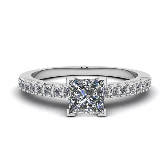 Anillo de diamantes de talla princesa en V con pavé lateral, Ampliar imagen 1