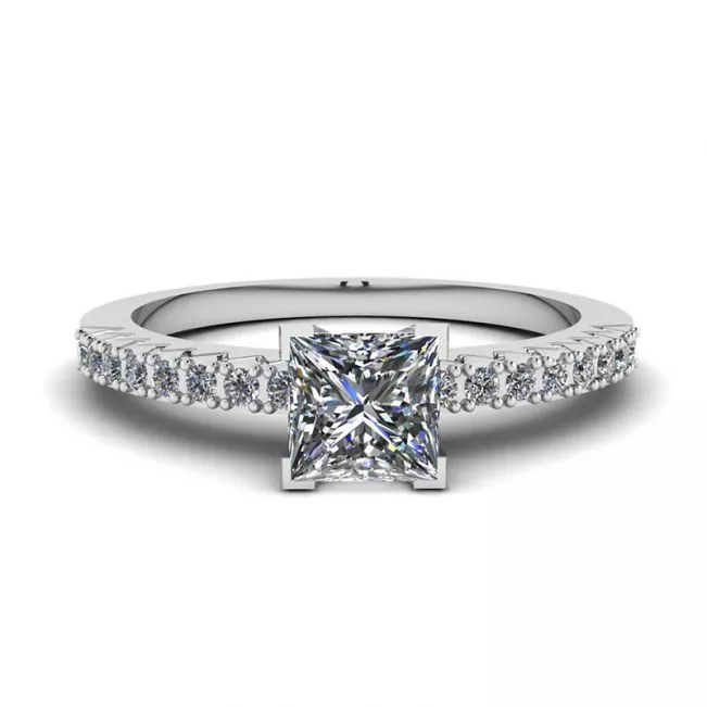 Anillo de diamantes de talla princesa en V con pavé lateral