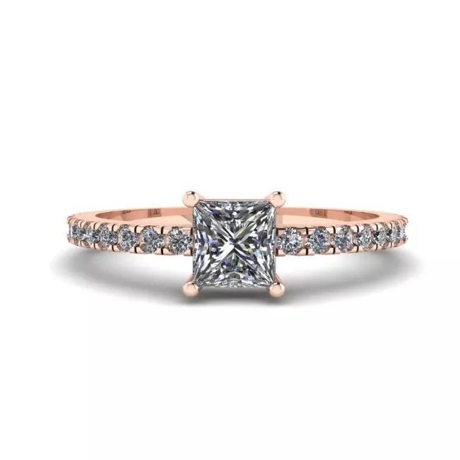 Anillo de diamantes de talla princesa con pavé lateral en oro rosa de 18 quilates