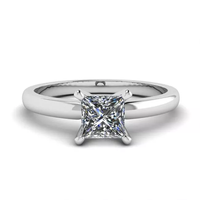 Anillo de diamantes de talla princesa