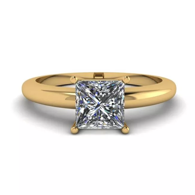 Anillo solitario sencillo de talla princesa en oro amarillo