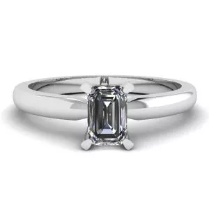 Anillo con Diamante Talla Esmeralda