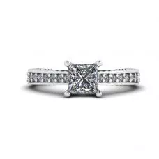 Anillo de diamantes de talla princesa estilo oriental con pavé