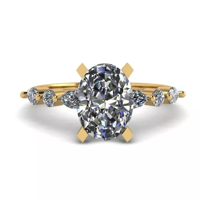 Anillo de Diamantes Ovalados Marquesa Lateral y Piedras Redondas en Oro Amarillo