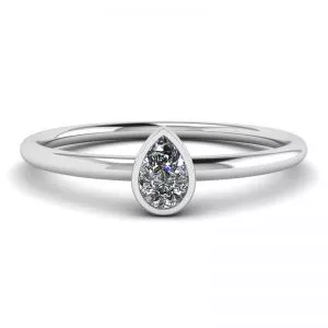 Anillo pequeño pera con diamantes La Promesse